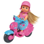 Simba Evi Love Doll sur un scooter