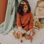 Poupée tissu fée de la forêt – Gaia- corail et vert – 25 cm-2