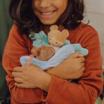 Poupée tissu fée de la forêt – Gaia- corail et vert – 25 cm-3