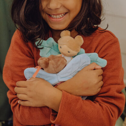 Poupée tissu fée de la forêt – Gaia- corail et vert – 25 cm-3