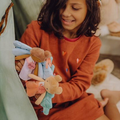 Poupée tissu fée de la forêt – Gaia- corail et vert – 25 cm