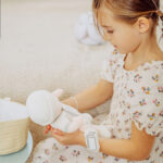 Poupon bébé avec couffin – Pol – Blanc et gris – 28 cm-4