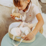 Poupon bébé avec couffin – Pol – Blanc et gris – 28 cm-5