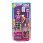 Découvrez le coffret Barbie Skipper baby-sitter poupée. Stimulez l'imagination avec cette poupée baby-sitter et ses accessoires. Un jouet idéal pour les enfants qui aiment prendre soin des petits.